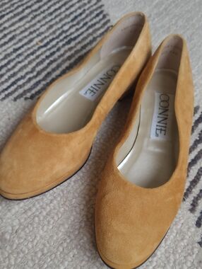 Vintage CONNIE Suede Round-Toe Flats in Mustard Yellow
